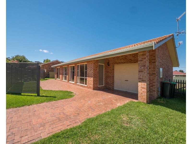 10 Hunt Avenue, Armidale NSW 2350