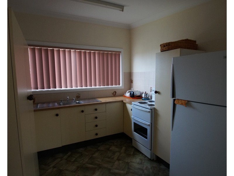 2/2 Glen Innes Road, Armidale NSW 2350