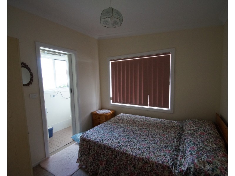 2/2 Glen Innes Road, Armidale NSW 2350