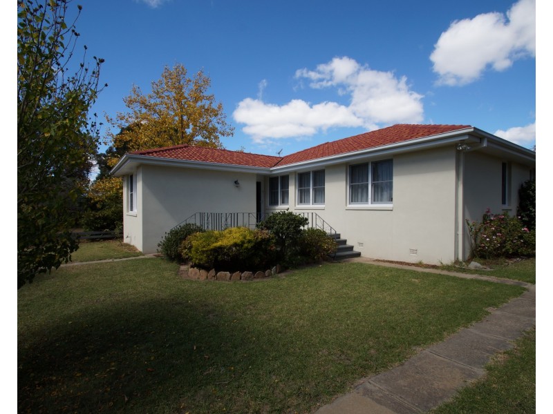 12 Dorothy Avenue, Armidale NSW 2350