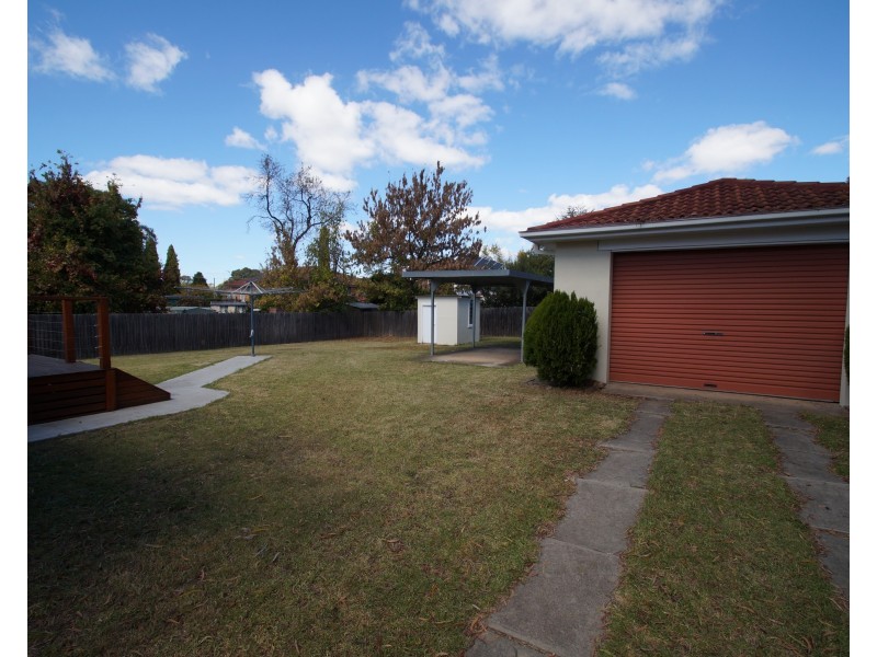 12 Dorothy Avenue, Armidale NSW 2350