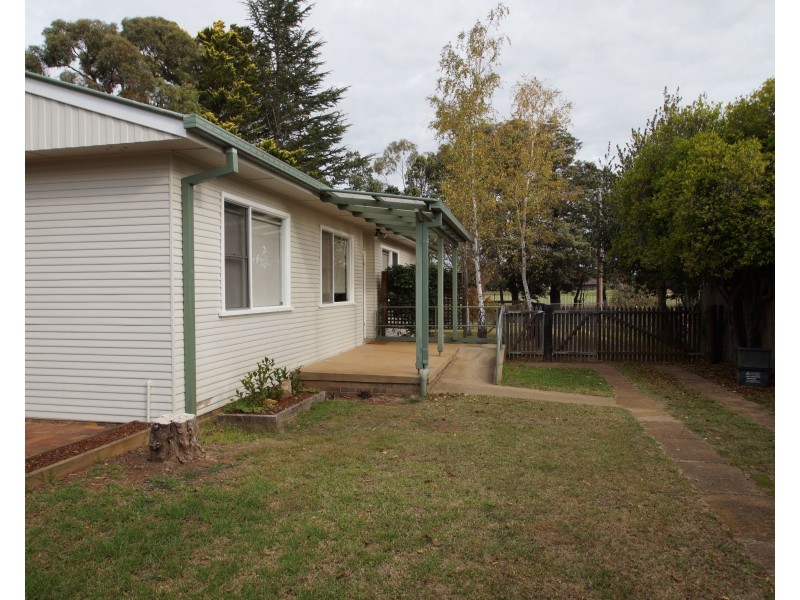 15 Duval Street, Armidale NSW 2350