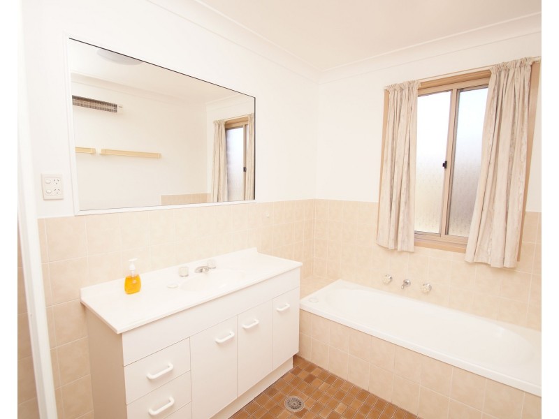 2/3 The Boulevarde, Armidale NSW 2350