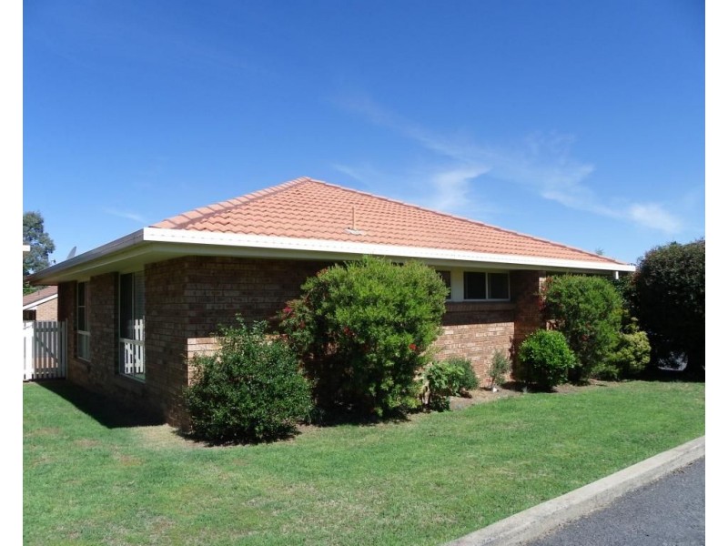 4/89 QUEEN ELIZABETH Drive, Armidale NSW 2350