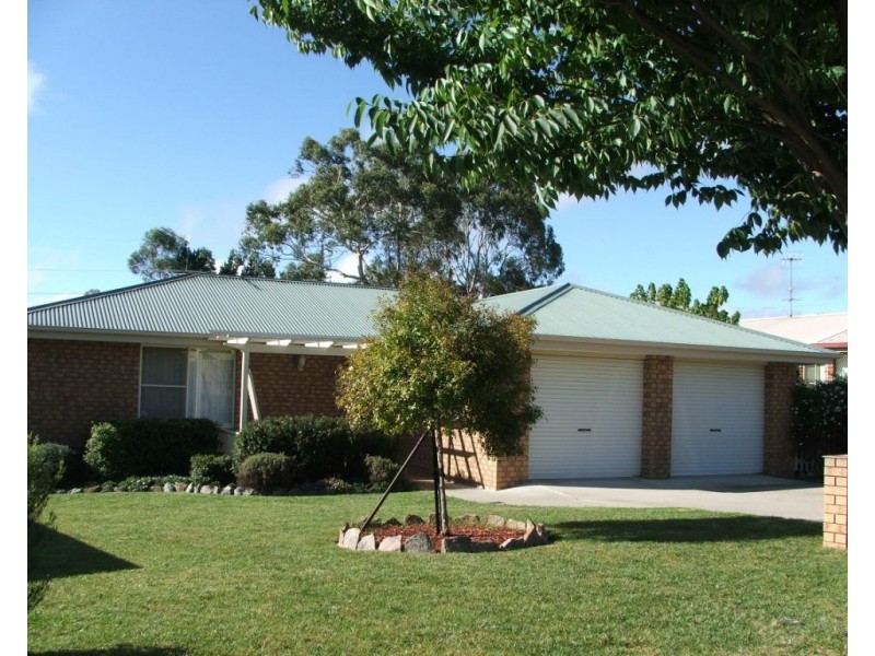 9 Erin Court, Armidale NSW 2350