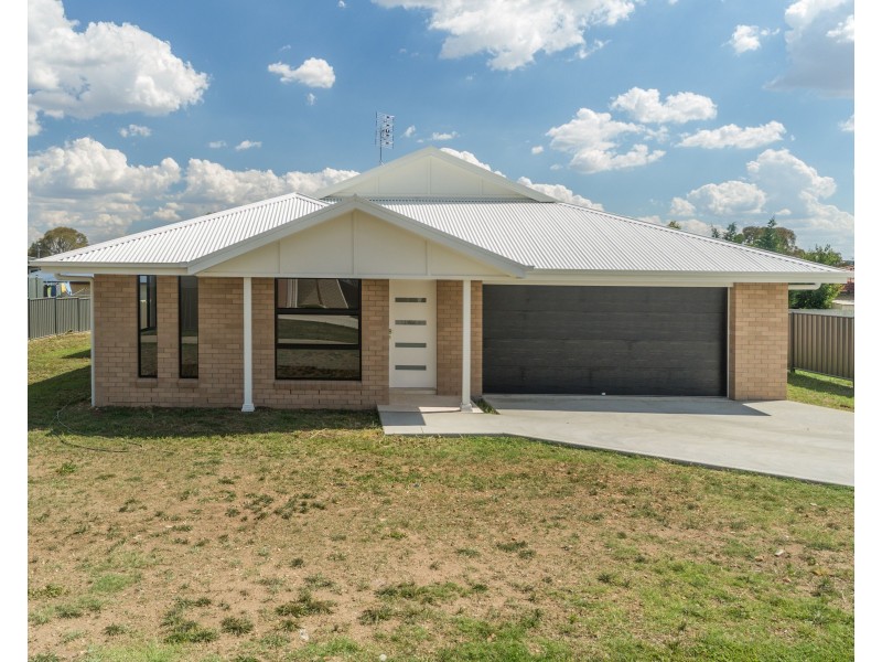 10 Albion Close, Armidale NSW 2350