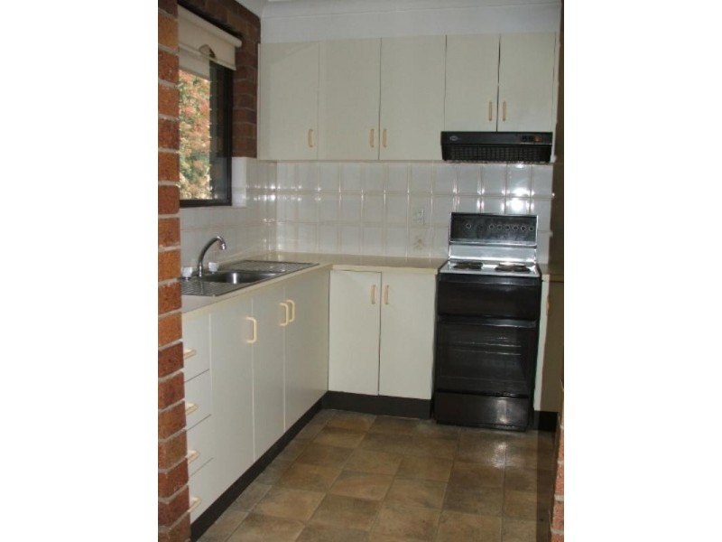 2/1 Verna Close, Armidale NSW 2350