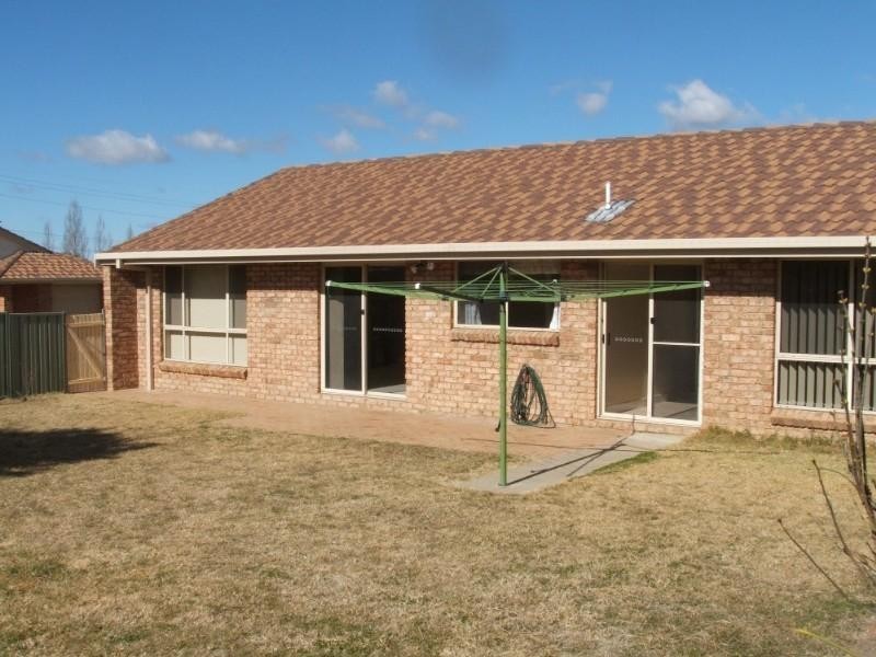 2/87 Queen Elizabeth Drive, Armidale NSW 2350