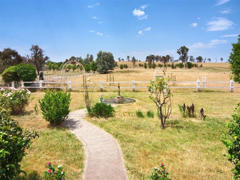 61 Tulong Road, Armidale NSW 2350