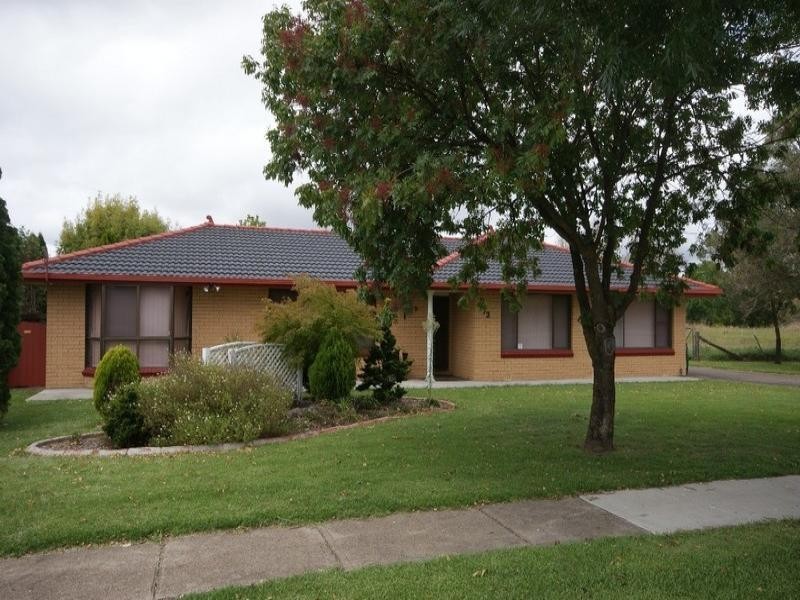 73 Canambe Street, Armidale NSW 2350