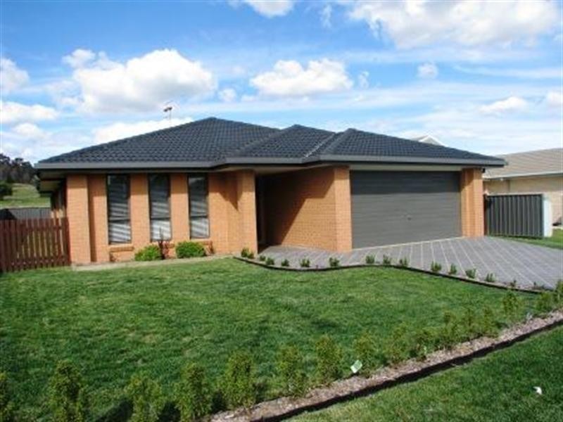 32 Albion Close, Armidale NSW 2350