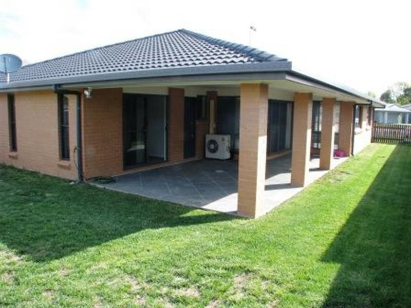 32 Albion Close, Armidale NSW 2350