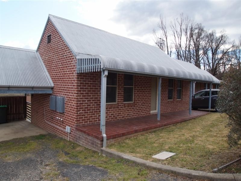 1/10-12 Milson Place, Armidale NSW 2350