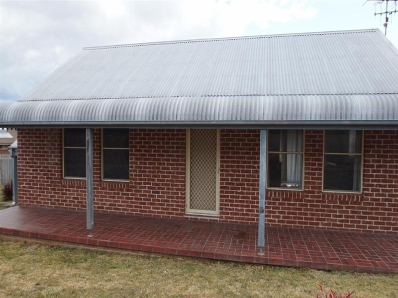 1/10-12 Milson Place, Armidale NSW 2350