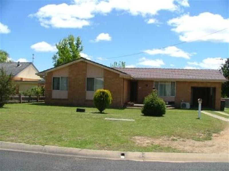 39 Claude Street, Armidale NSW 2350