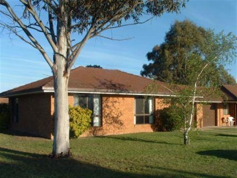 1/2 Sarah Place, Armidale NSW 2350