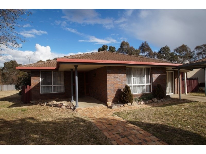 16 SARAH Place, Armidale NSW 2350