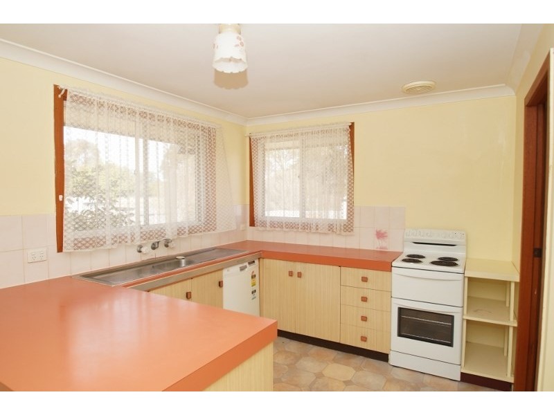 16 SARAH Place, Armidale NSW 2350