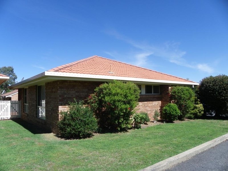 4/89 QUEEN ELIZABETH Drive, Armidale NSW 2350