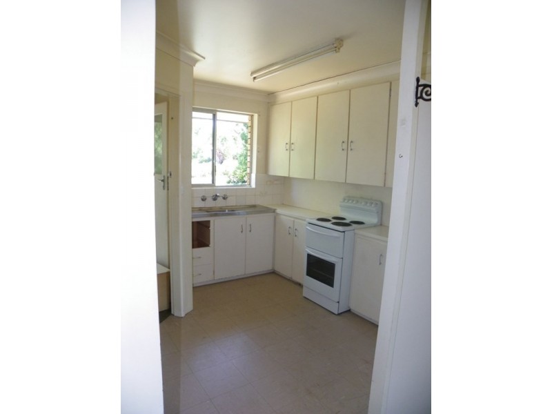 2/13 MARSHALL Avenue, Armidale NSW 2350