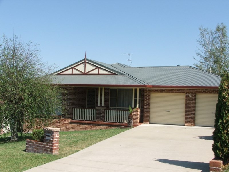 7 DAVID Crescent, Armidale NSW 2350