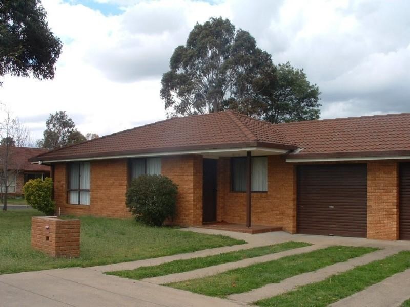 1/2 Sarah Place, Armidale NSW 2350