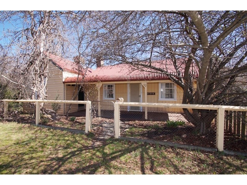 32 MARTIN Street, Armidale NSW 2350