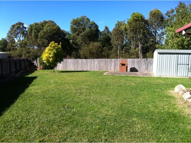 16 Sarah Place, Armidale NSW 2350