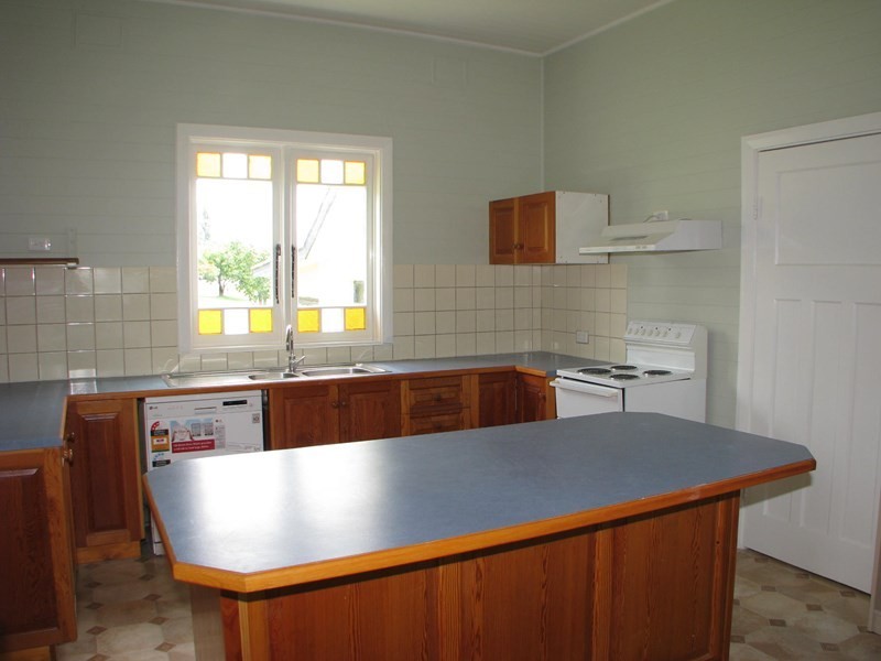 23 RAILWAY Parade, Armidale NSW 2350