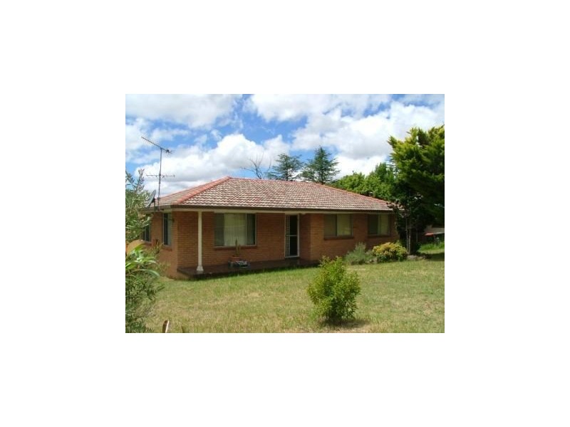 16 Kathleen Crescent, Armidale NSW 2350