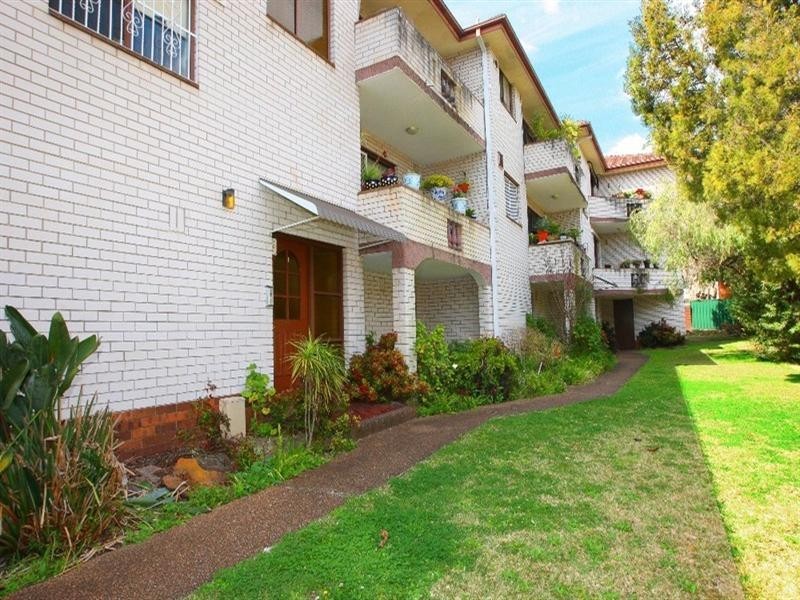 3/2 Seventh Avenue, Campsie NSW 2194