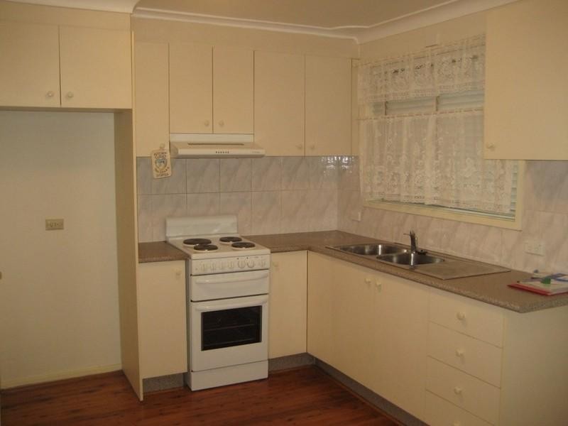 4 Amaroo Avenue, Georges Hall NSW 2198