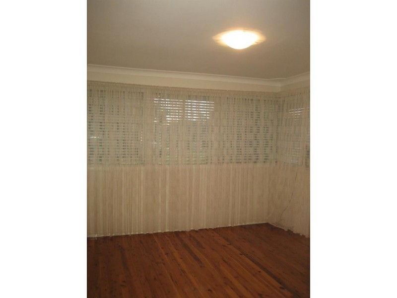 4 Amaroo Avenue, Georges Hall NSW 2198