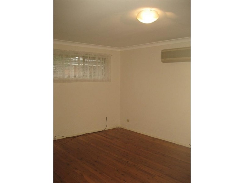 4 Amaroo Avenue, Georges Hall NSW 2198