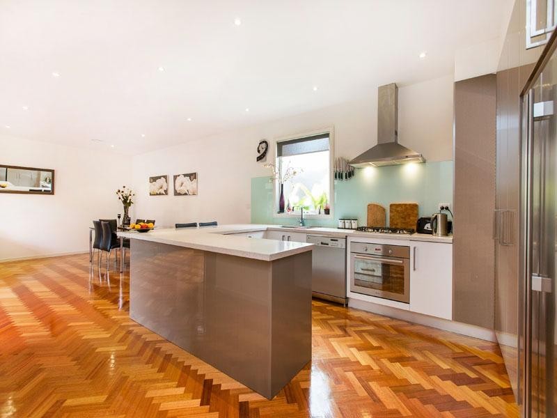 21B Friendship Square, Cheltenham VIC 3192