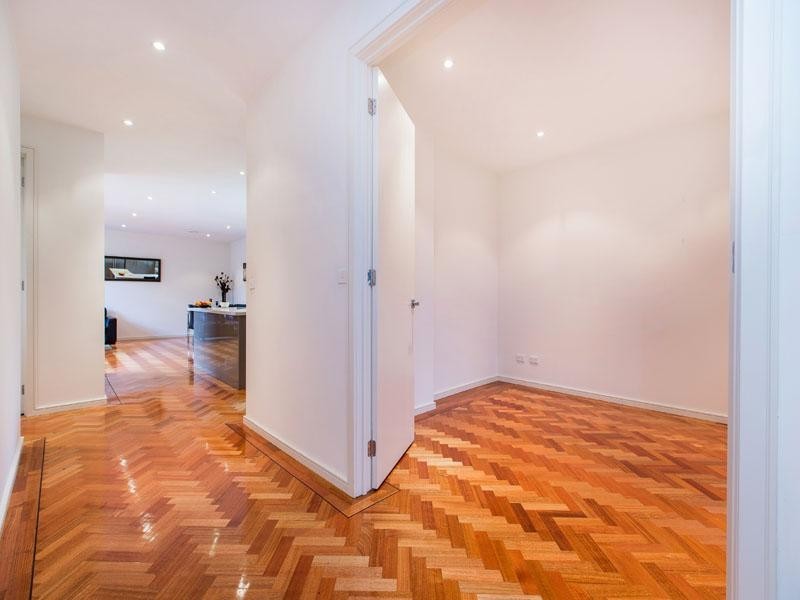 21B Friendship Square, Cheltenham VIC 3192