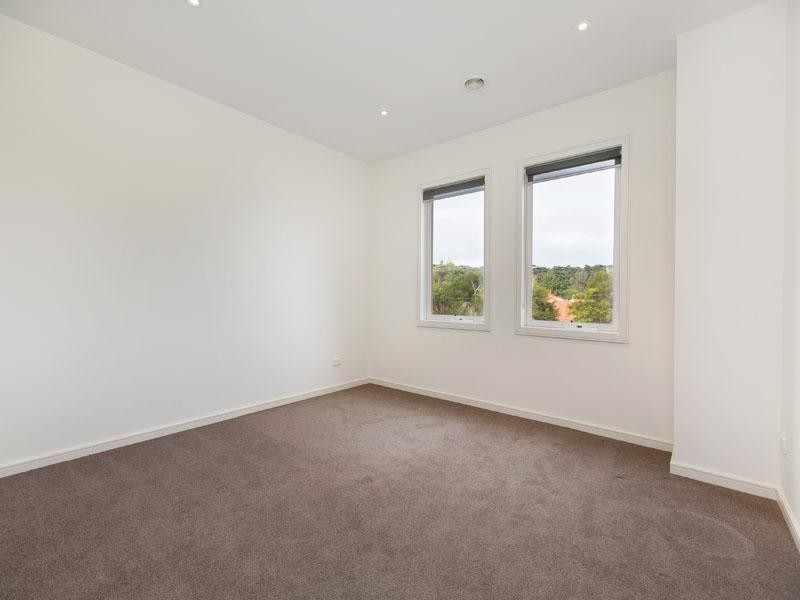 21B Friendship Square, Cheltenham VIC 3192