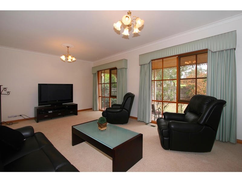 17 Newbridge Close, Dingley Village VIC 3172