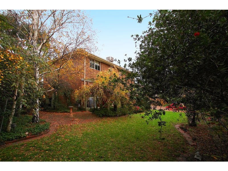 17 Newbridge Close, Dingley Village VIC 3172