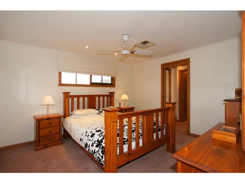 17 Newbridge Close, Dingley Village VIC 3172