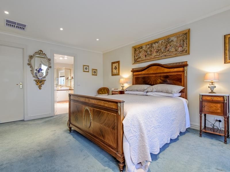 24 Fernhill Drive, Dingley Village VIC 3172