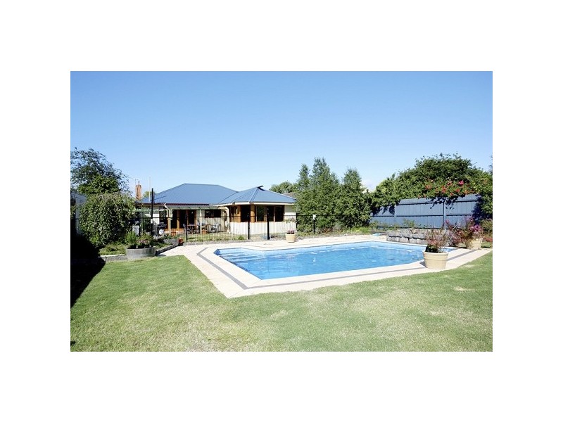 15 St Marks Close, Dingley Village VIC 3172