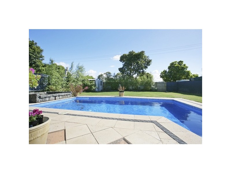 15 St Marks Close, Dingley Village VIC 3172