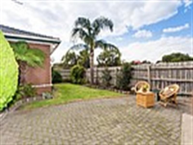 11 Golfwood Close, Dingley Village VIC 3172