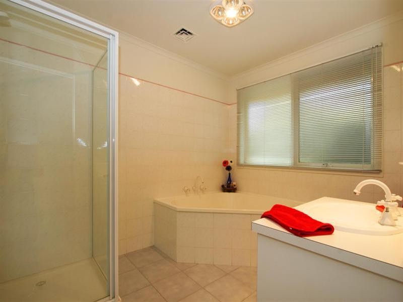 9 Lumeah Court, Dingley Village VIC 3172