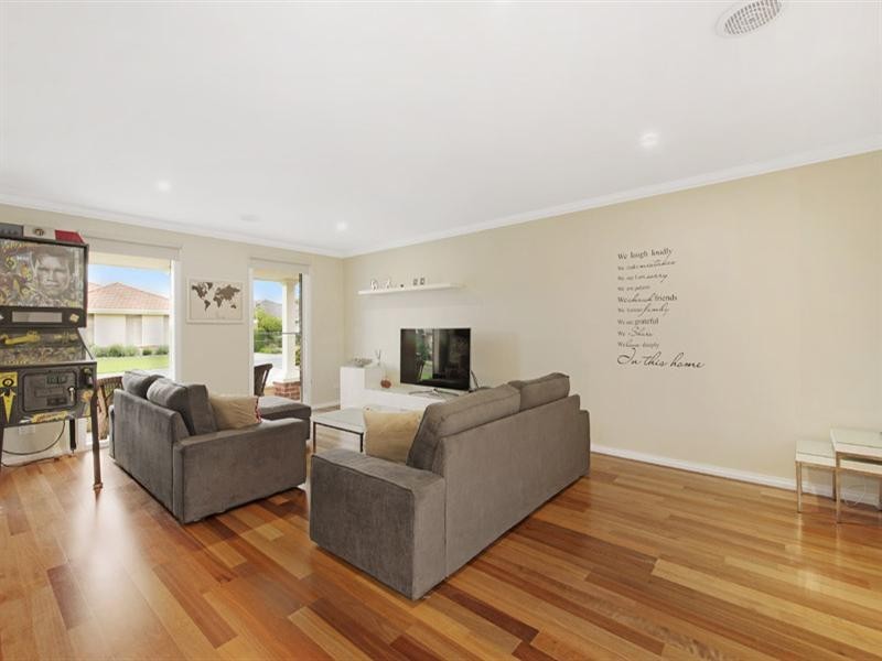 18 Albert Place, Dingley Village VIC 3172