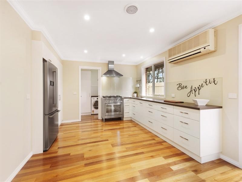 18 Albert Place, Dingley Village VIC 3172