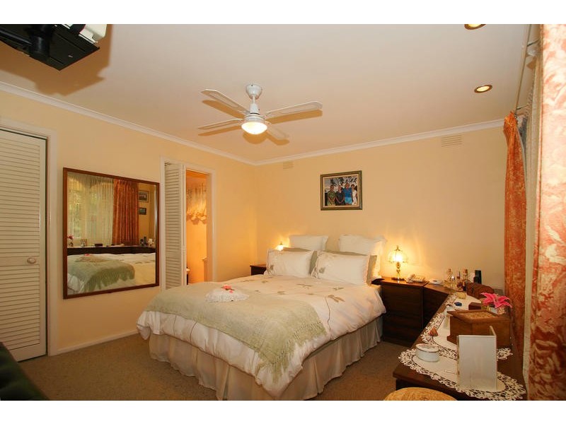 2 Nambrok Close, Dingley Village VIC 3172