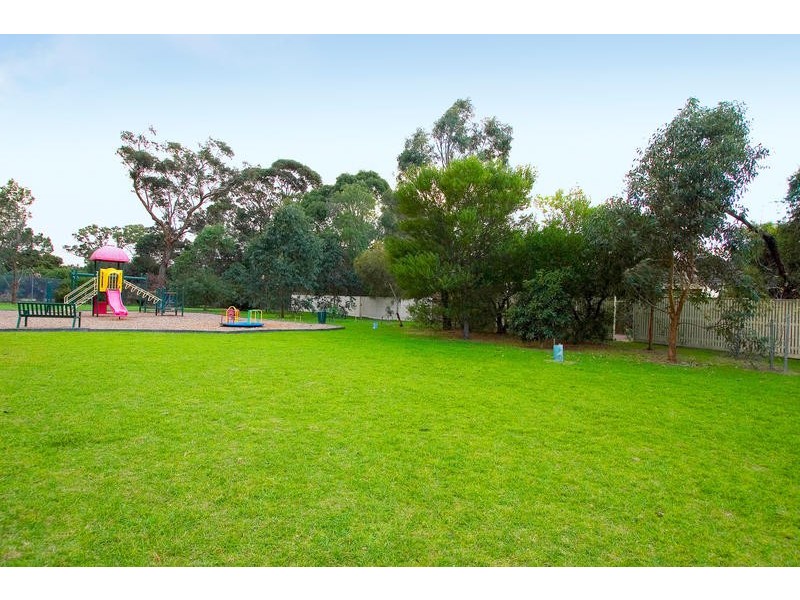 2 Nambrok Close, Dingley Village VIC 3172