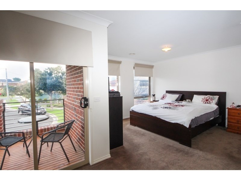 5 Emma Place, Dingley Village VIC 3172